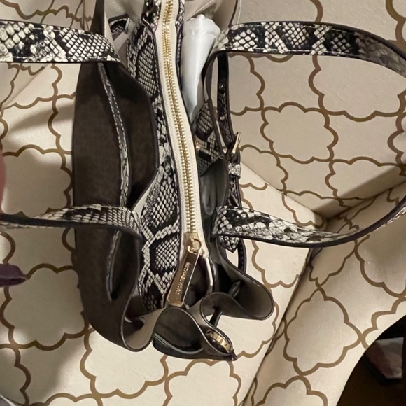 Michael Kors Emilia LG Satchel - Picture 3 of 4